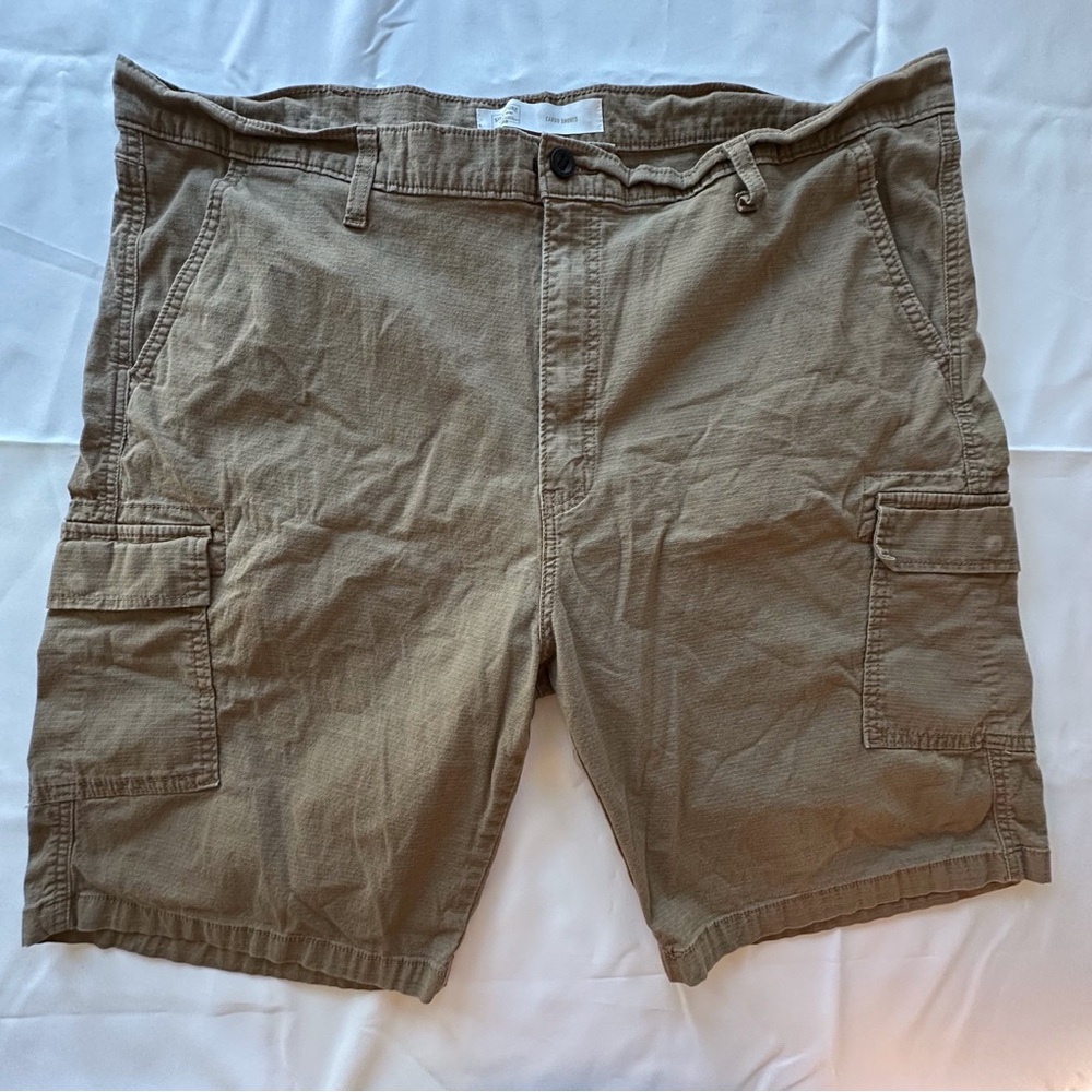 Signature by Levi Strauss casual cargo shorts brown tan men’s 44 inseam 9”
